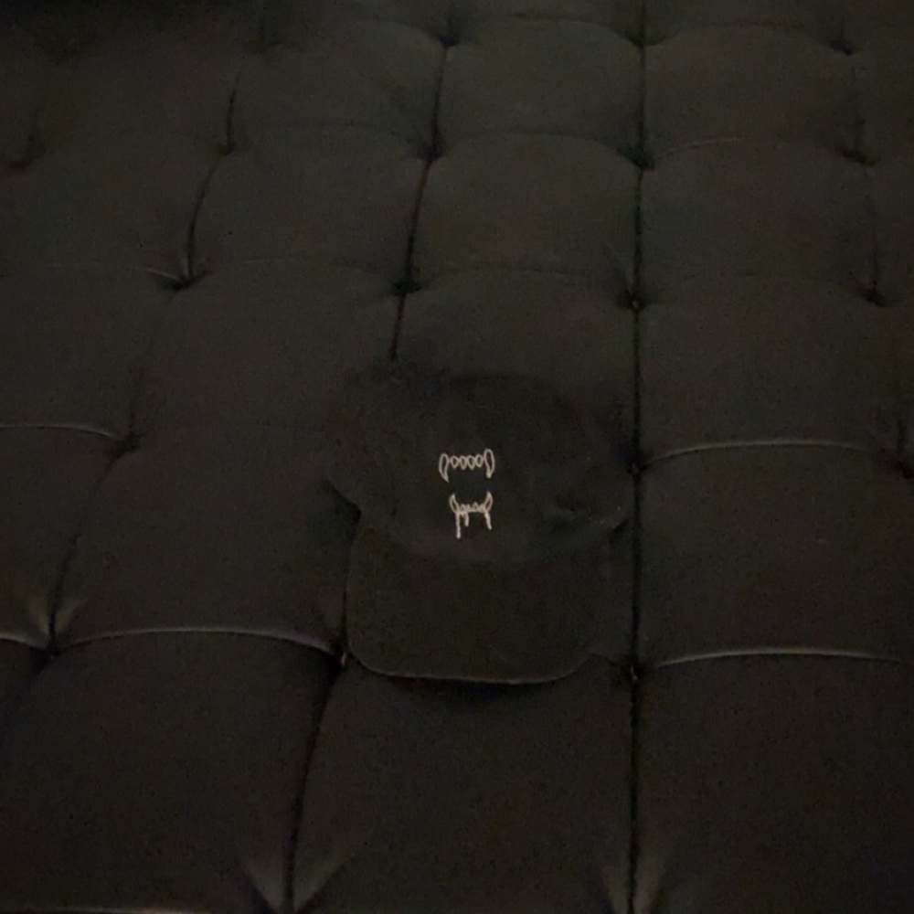 ❤️ Black Dripping Fang Baseball Hat